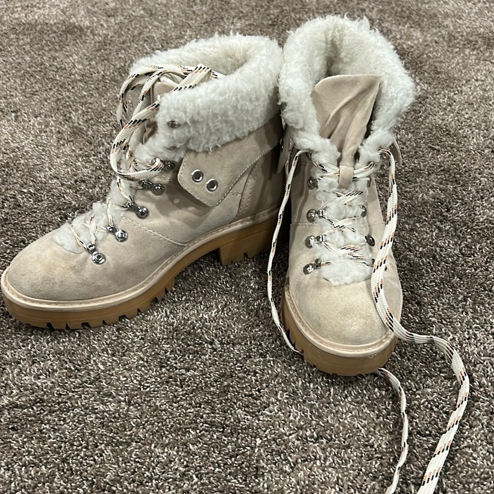 Girls pink boots size 7
